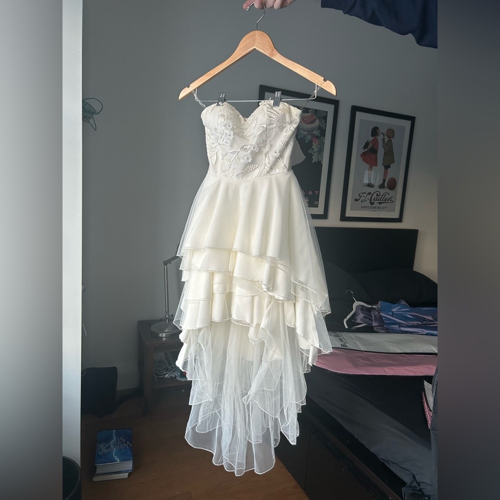 Elegant Cream Strapless Grad/Prom Dress